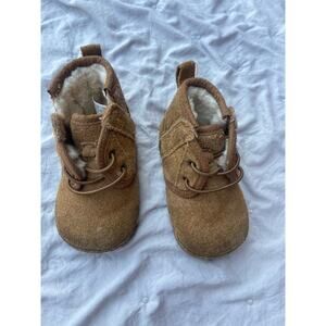 baby Ugg booties sz: US 4/5  EUR: 20.5